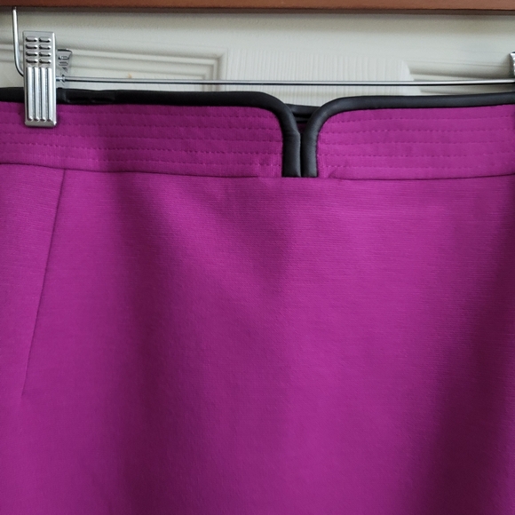 Tahari Skirt - Picture 2 of 3